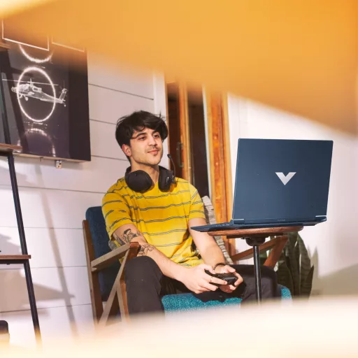 HP Victus Gaming 15-fa2006nh Intel® Core™ i5 i5-13420H Laptop 39,6 cm (15.6") Full HD 16 GB DDR4-SDRAM 512 GB SSD NVIDIA GeForce RTX 4050 Wi-Fi 6 (802.11ax) FreeDOS Kék