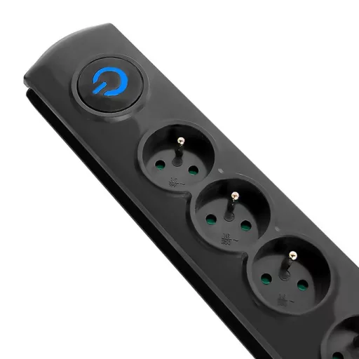 Qoltec 50104 túlfeszültségvédő Fekete 4 AC kimenet(ek) 230 V 1,5 M