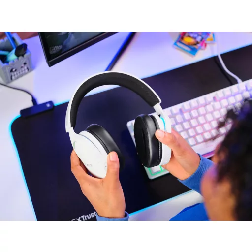 Trust GXT 491W FAYZO Headset Vezetékes és vezeték nélküli Fejpánt Játék USB C-típus Bluetooth Fekete, Fehér
