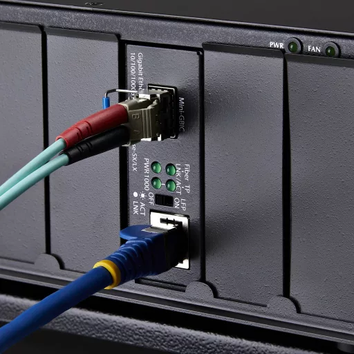 StarTech.com MCM1110SMLC20 hálózati média konverter 2000 Mbit/s 1310 nm Single-mode Fekete