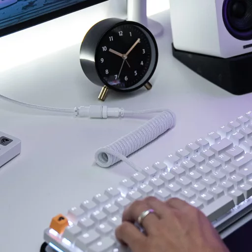 Glorious Gaming GLO-KB-ACC-CBL-COIL-GWHT billentyűzet-/egérkábel Fehér 1,4 M