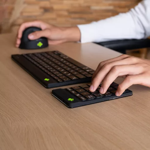R-Go Tools RGOCONMWLBL numerikus billentyűzet Univerzális Bluetooth Fekete