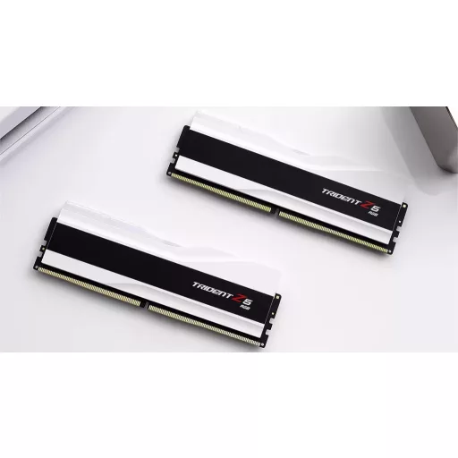 G.Skill Trident Z5 RGB 32 GB 2 x 16 GB DDR5 7200 MT/másodperc 288-pin DIMM