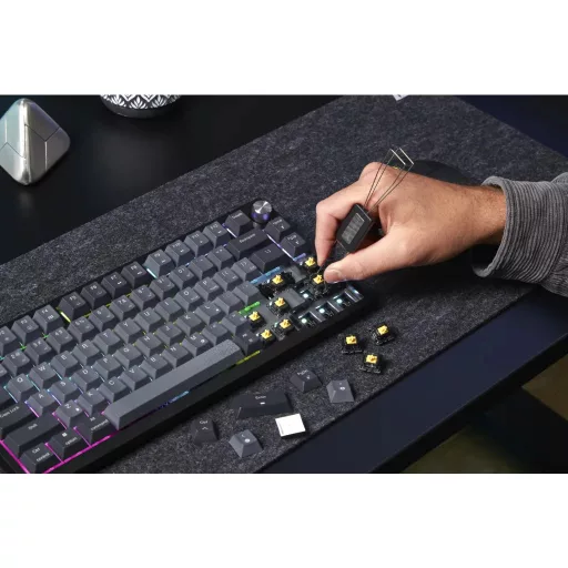 Corsair K65 PLUS WIRELESS 75 % RGB billentyűzet Játék RF Wireless + USB QWERTZ Német Fekete