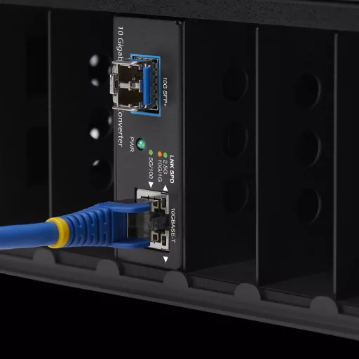 StarTech.com MCM10G6SSFP hálózati média konverter 10000 Mbit/s Multi-mode, Single-mode Fekete